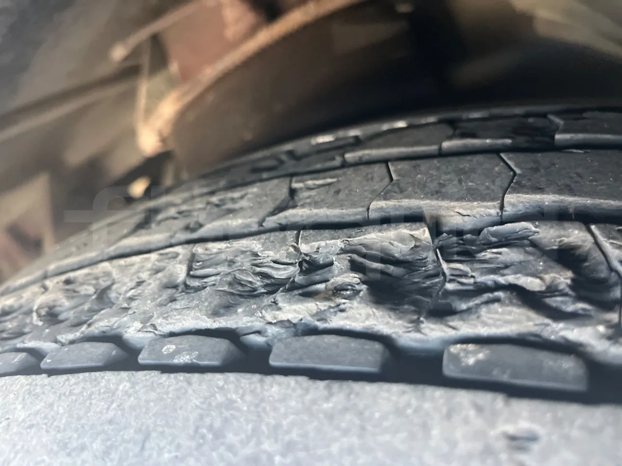 Setra S431 DT-E3/ Euro 3 - 370 Kw - 13.890 Mt - tread condition third axle tires left