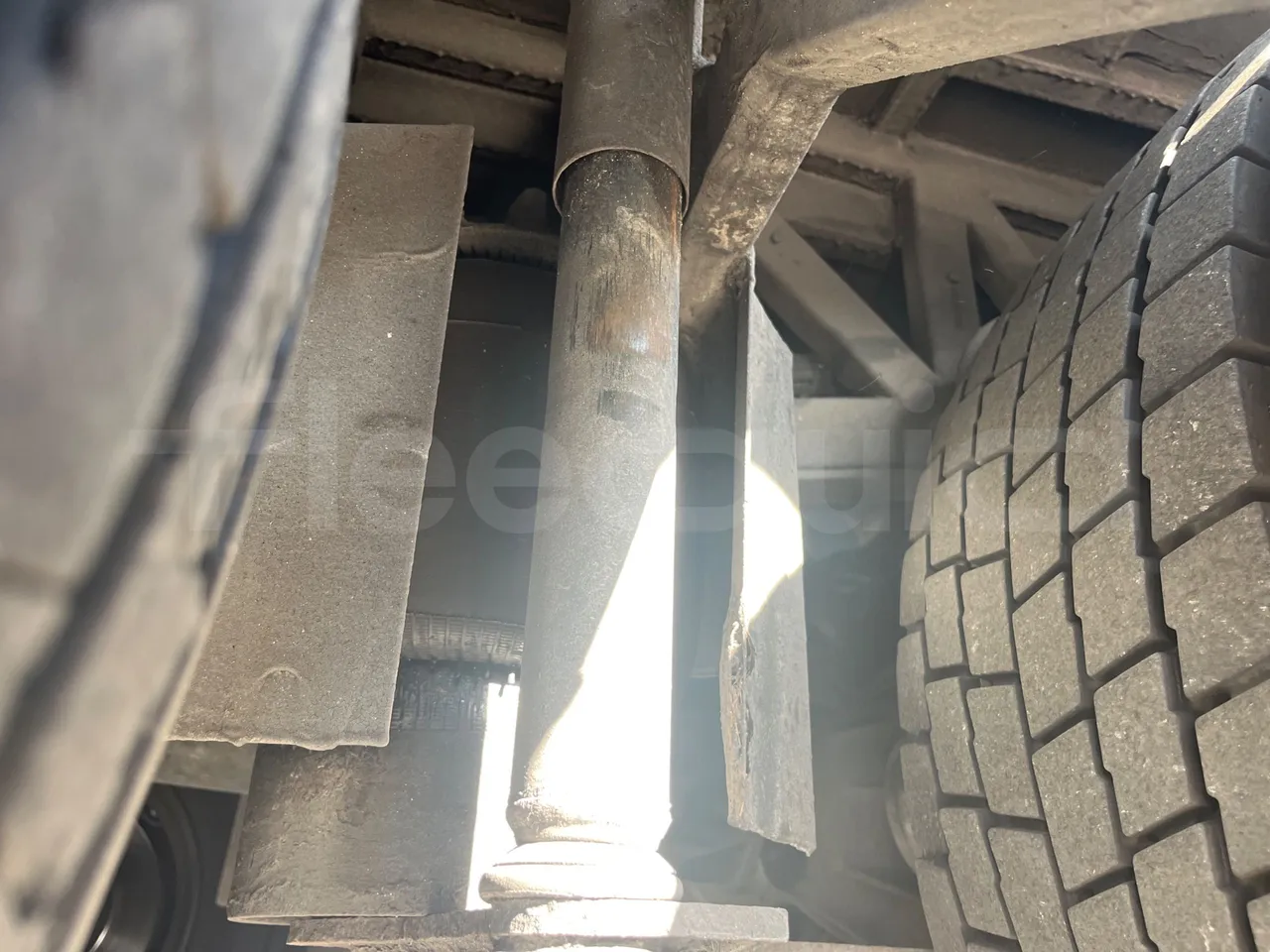 Setra S431 DT-E3/ Euro 3 - 370 Kw - 13.890 Mt - axel 3 shock absorbers 1 left