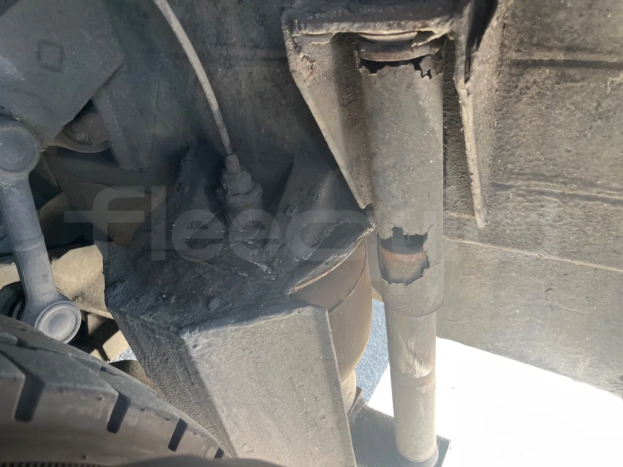 Setra S431 DT-E3/ Euro 3 - 370 Kw - 13.890 Mt - axle 2 shock absorbers 1 left