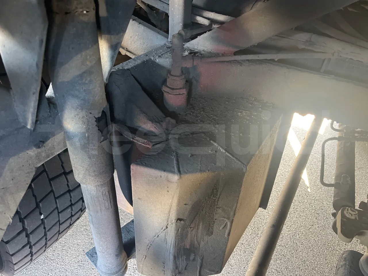 Setra S431 DT-E3/ Euro 3 - 370 Kw - 13.890 Mt - axle 2 shock absorbers 1 right
