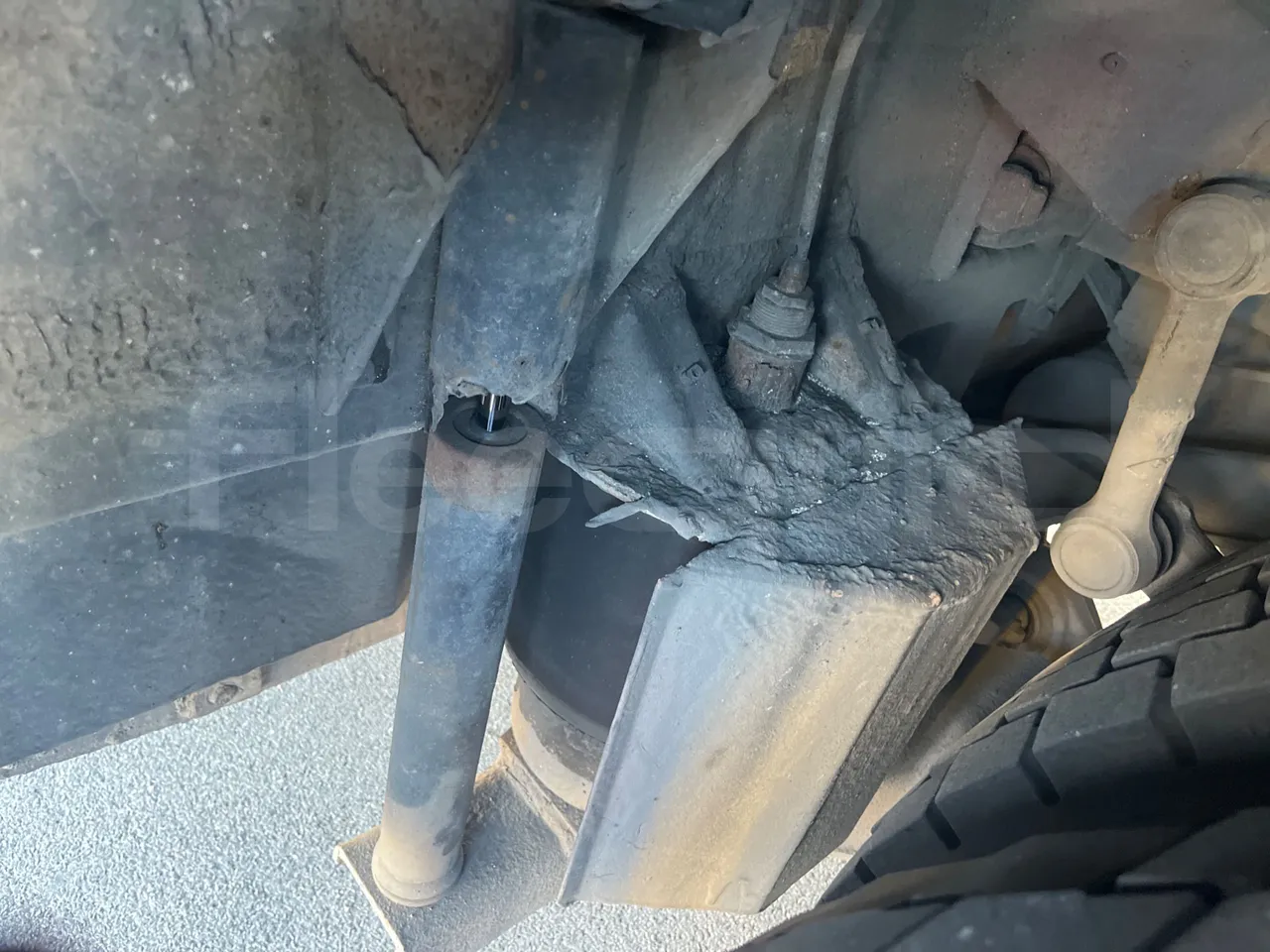 Setra S431 DT-E3/ Euro 3 - 370 Kw - 13.890 Mt - axle 2 shock absorbers 2 left