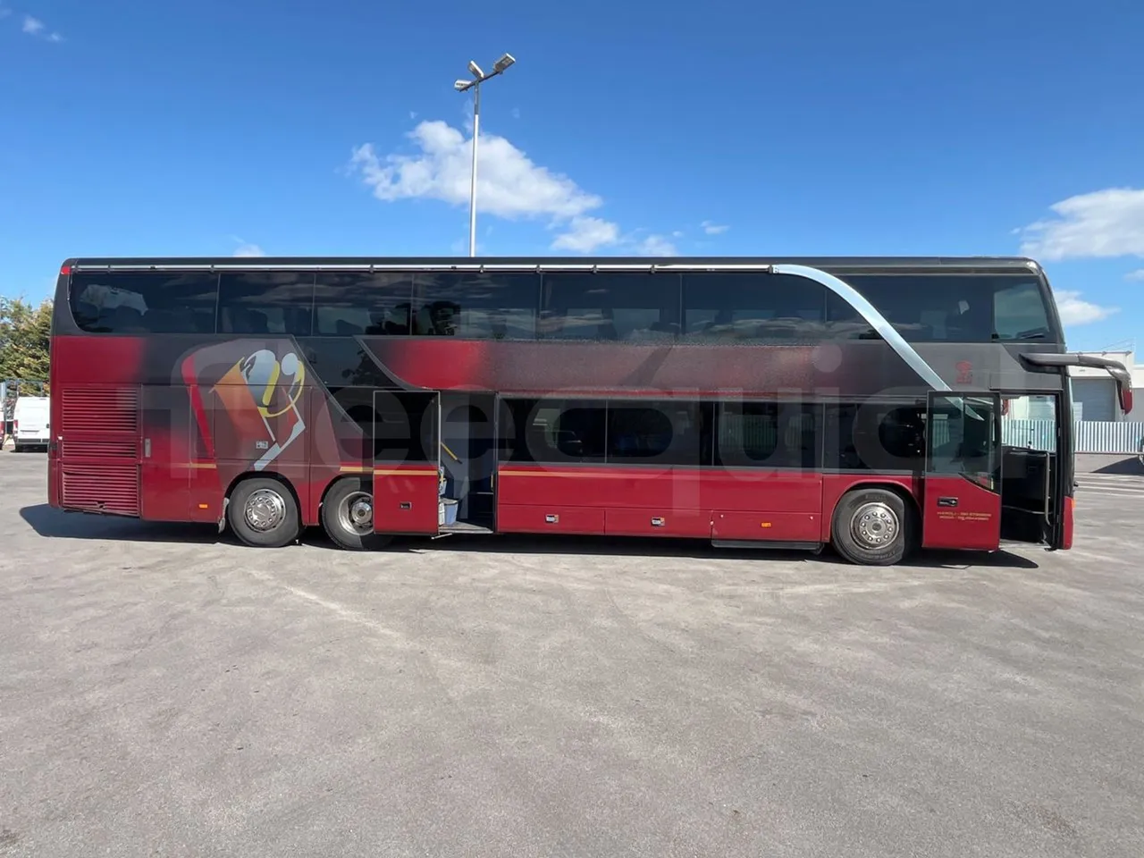 Setra S431 DT-E3/ Euro 3 - 370 Kw - 13.890 Mt - right side doors open