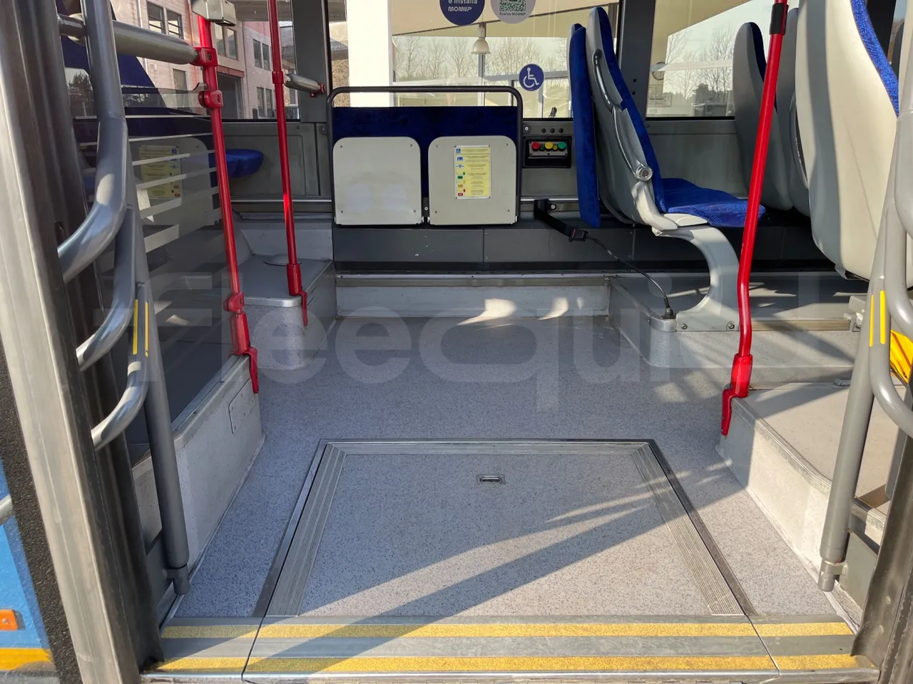 Mercedes-Benz Citaro O 530/2PCL2E4 - Euro 4 - 210 kW - 11,950 mt - disabled area photo