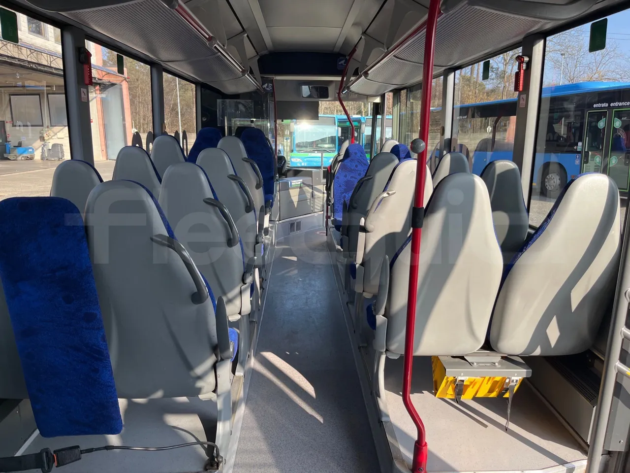 Mercedes-Benz Citaro O 530/2PCL2E4 - Euro 4 - 210 kW - 11,950 mt - forward view middle aisle