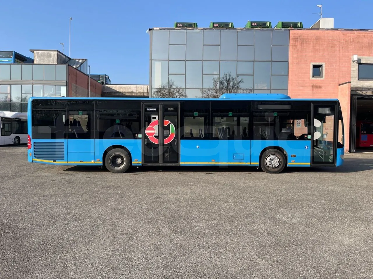 Mercedes-Benz Citaro O 530/2PCL2E4 - Euro 4 - 210 kW - 11,950 mt - right side doors closed