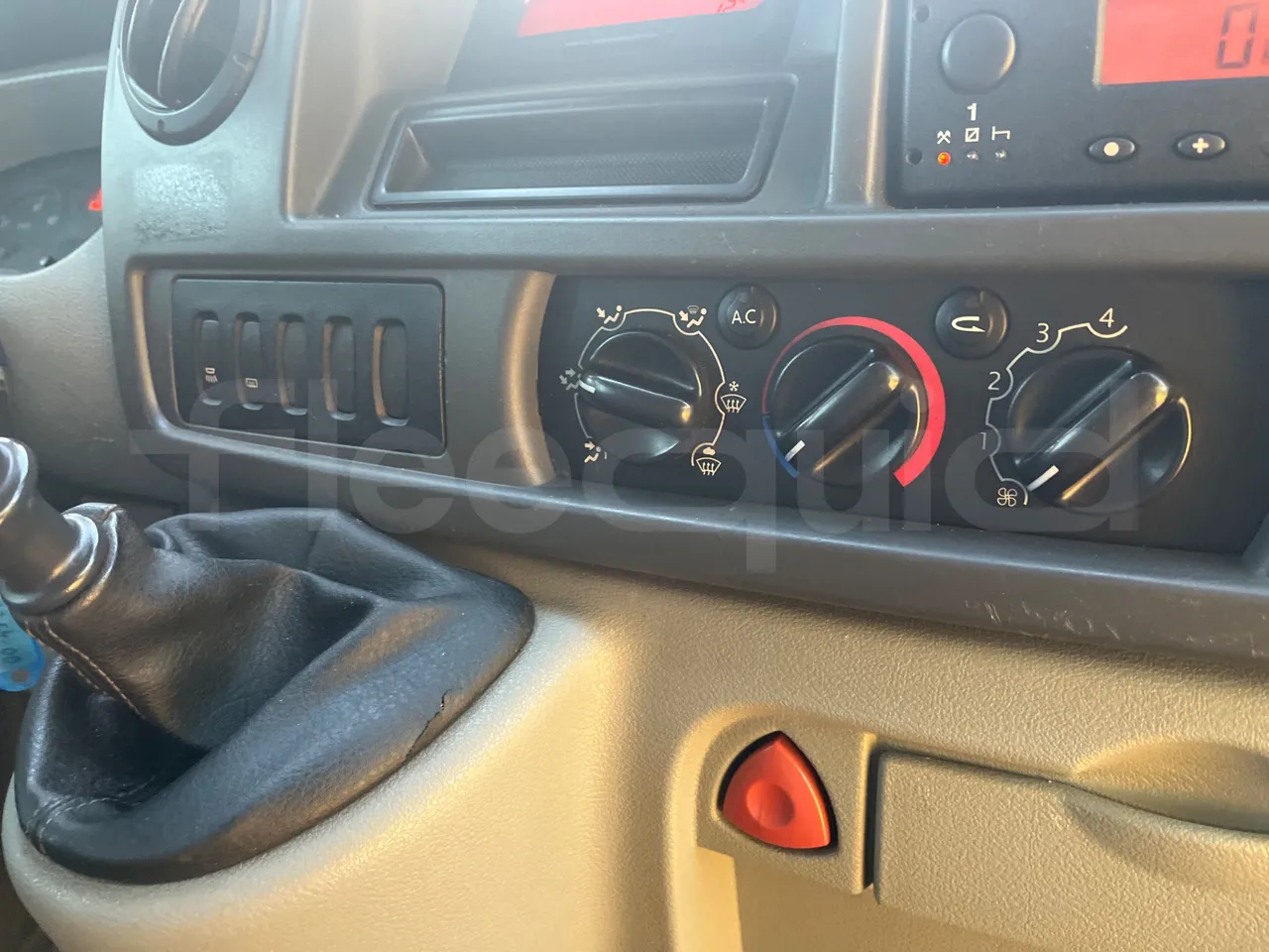 Renault Master NDDUL6 - Euro 4 - 84 kW - 6.3 mt - radio accessories photo