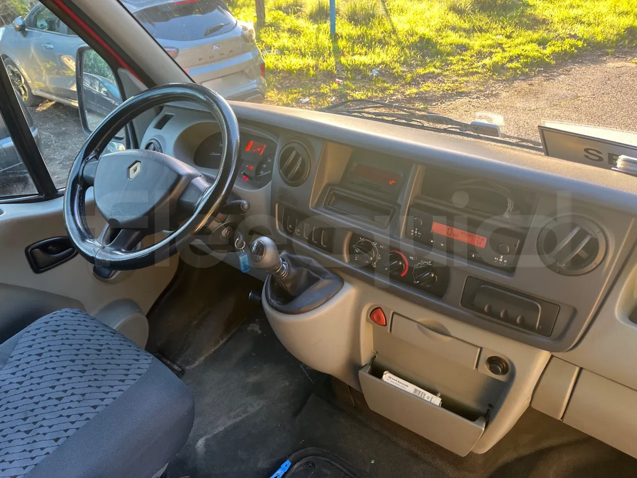 Renault Master NDDUL6 - Euro 4 - 84 kW - 6.3 mt - buttons panels on
