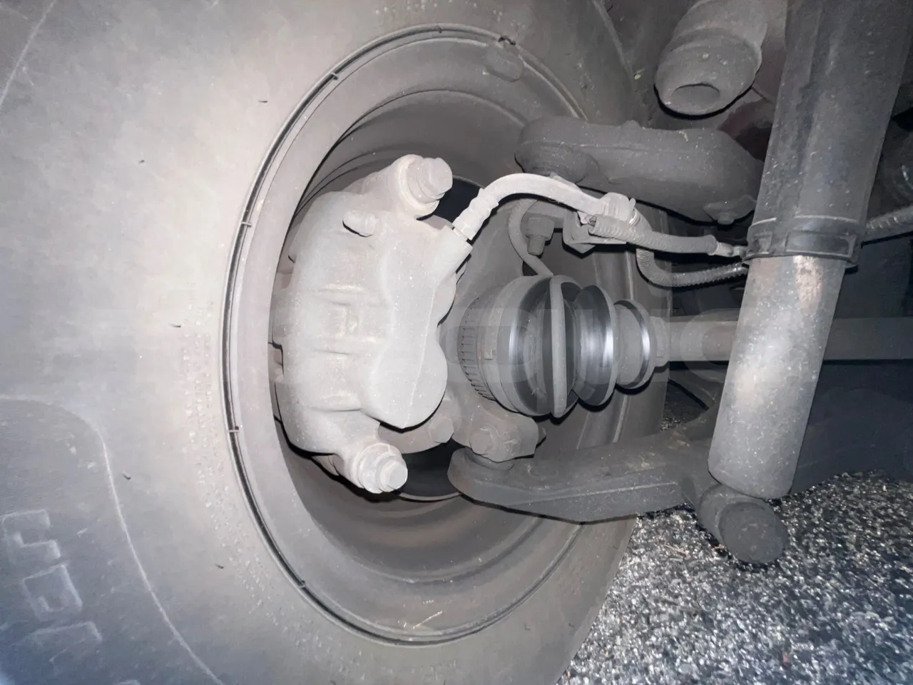 Renault Master NDDUL6 - Euro 4 - 84 kW - 6.3 mt - front brake calipers right