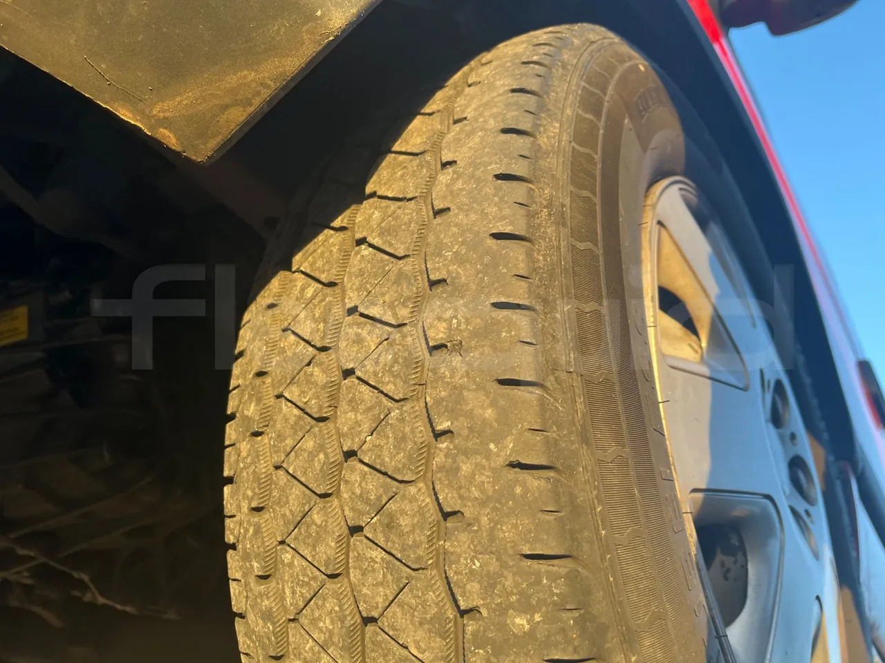 Renault Master NDDUL6 - Euro 4 - 84 kW - 6.3 mt - tread condition front tires right