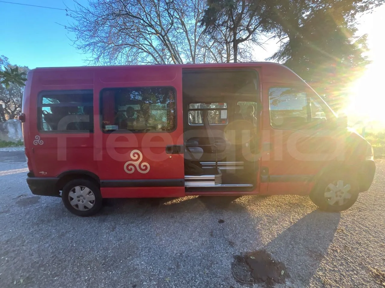 Renault Master NDDUL6 - Euro 4 - 84 kW - 6.3 mt - right side doors open