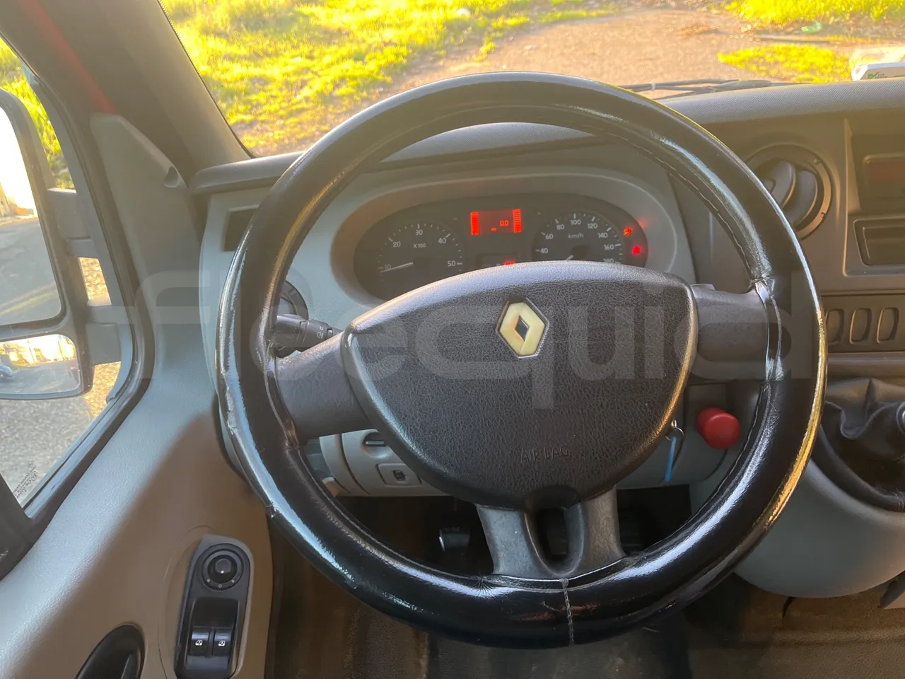 Renault Master NDDUL6 - Euro 4 - 84 kW - 6.3 mt - steering wheel photo