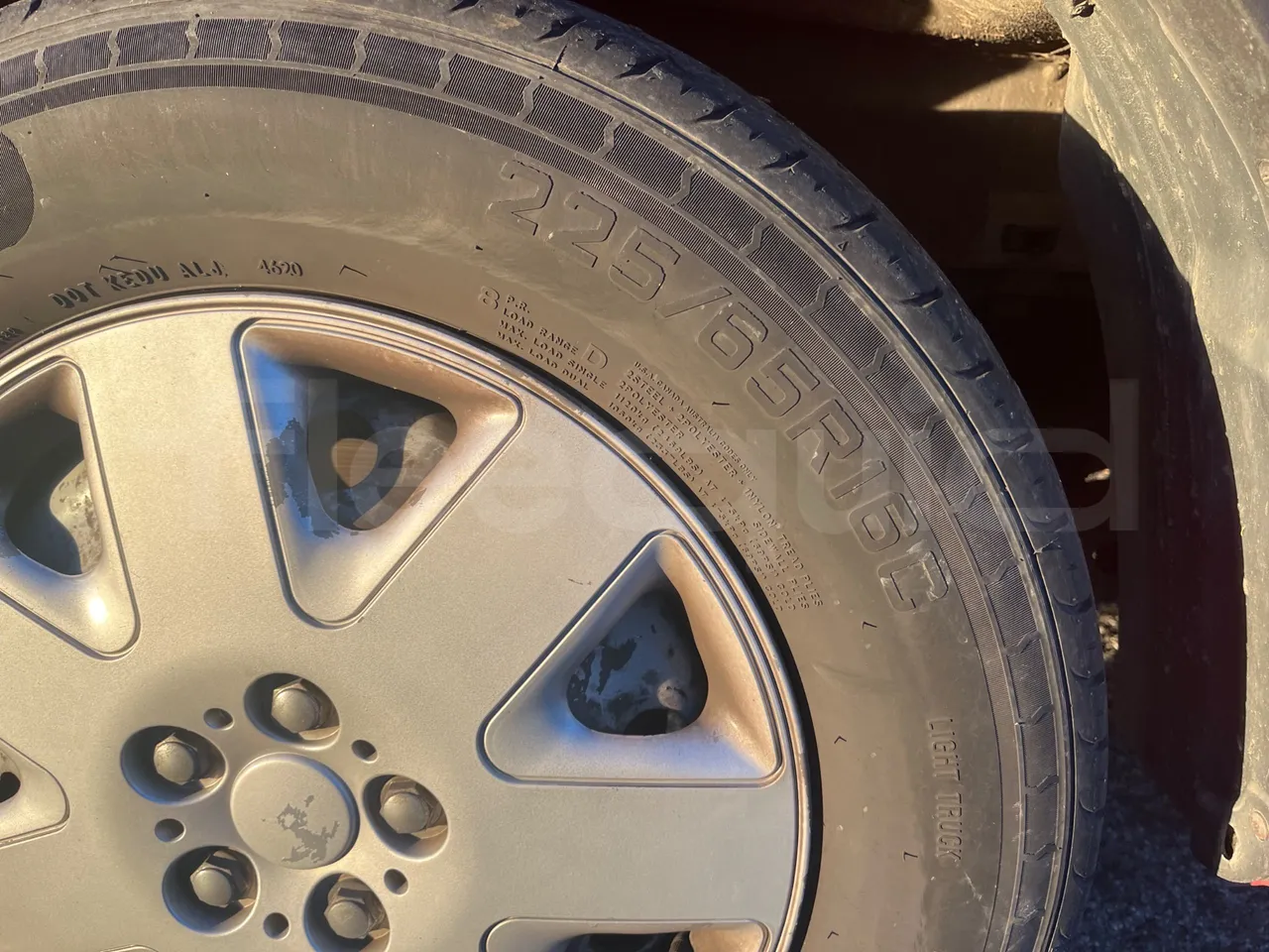 Renault Master NDDUL6 - Euro 4 - 84 kW - 6.3 mt - rear left tire photo