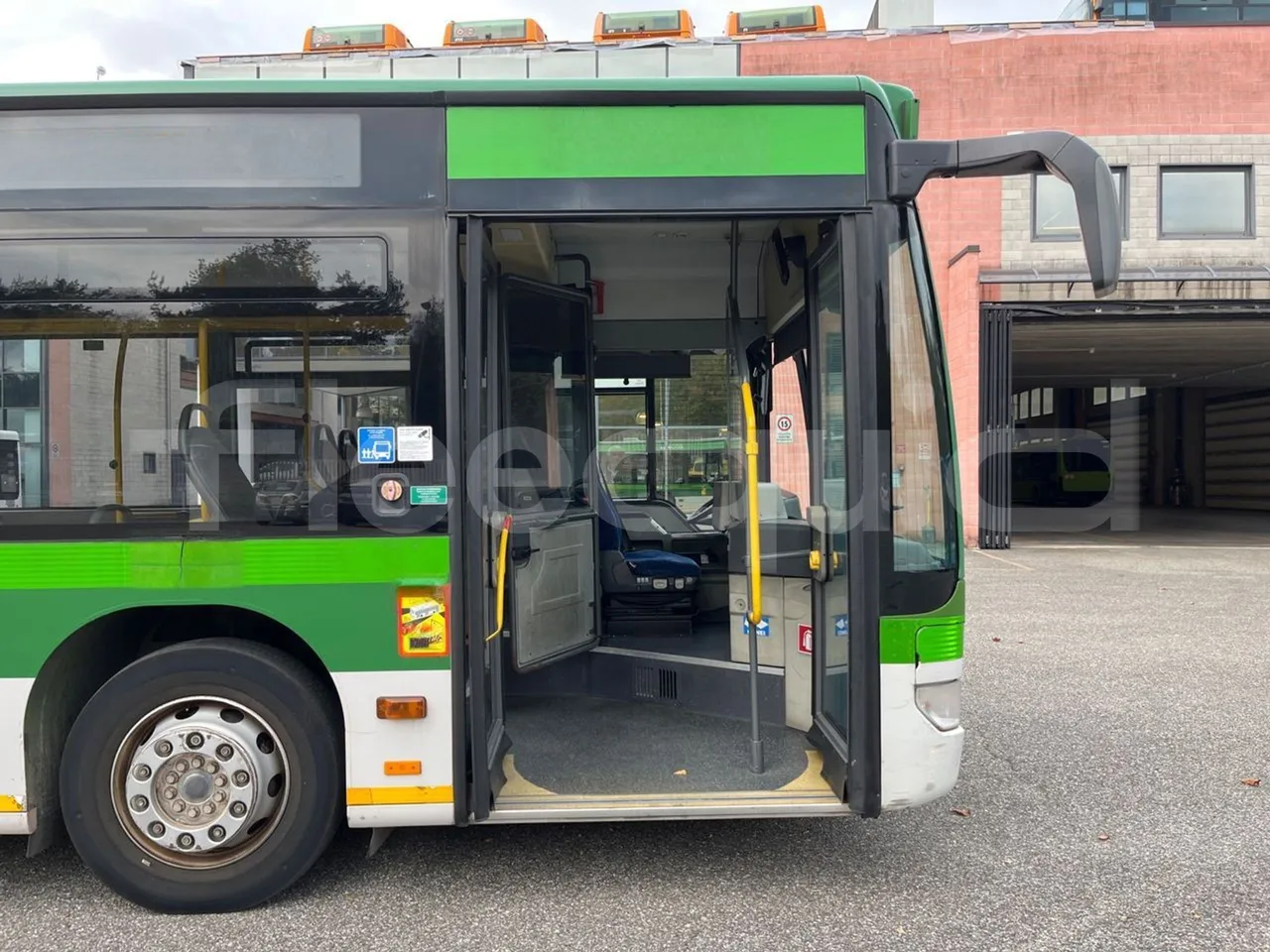 Mercedes-Benz O 530 G- 3P - Euro5 - 260kW - 17.940mt - front door 1 open