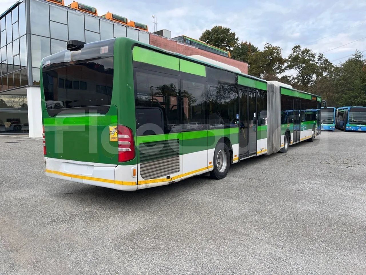 Mercedes-Benz O 530 G- 3P - Euro5 - 260kW - 17.940mt - 3/4 right rear doors closed