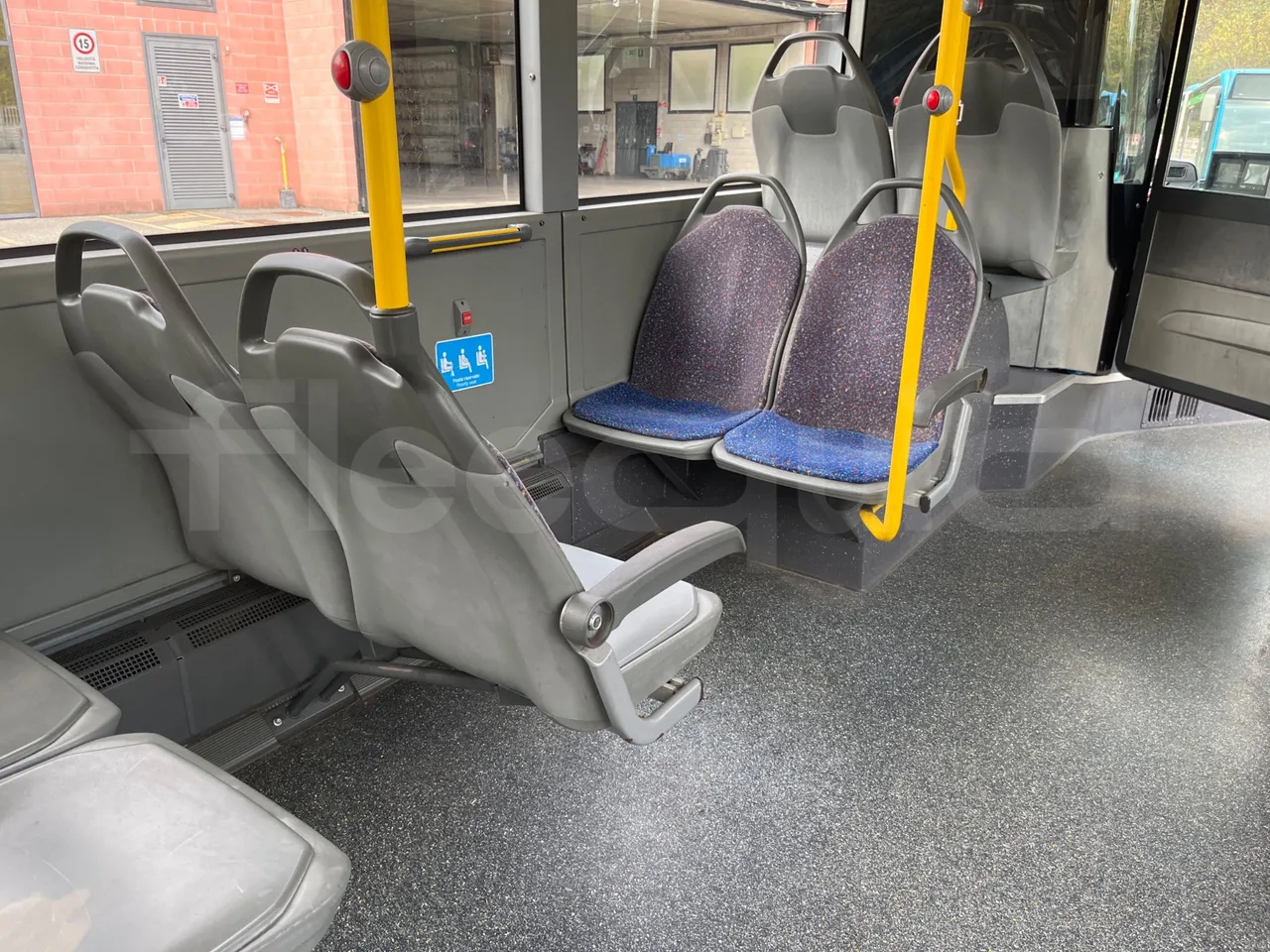 Mercedes-Benz O 530 G- 3P - Euro5 - 260kW - 17.940mt - armrest detail photo