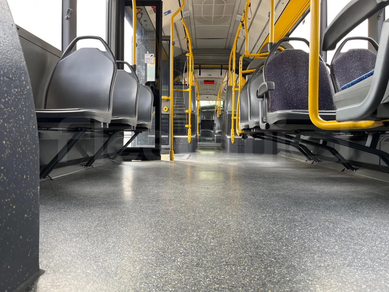 Mercedes-Benz O 530 G- 3P - Euro5 - 260kW - 17.940mt - seat brackets photo