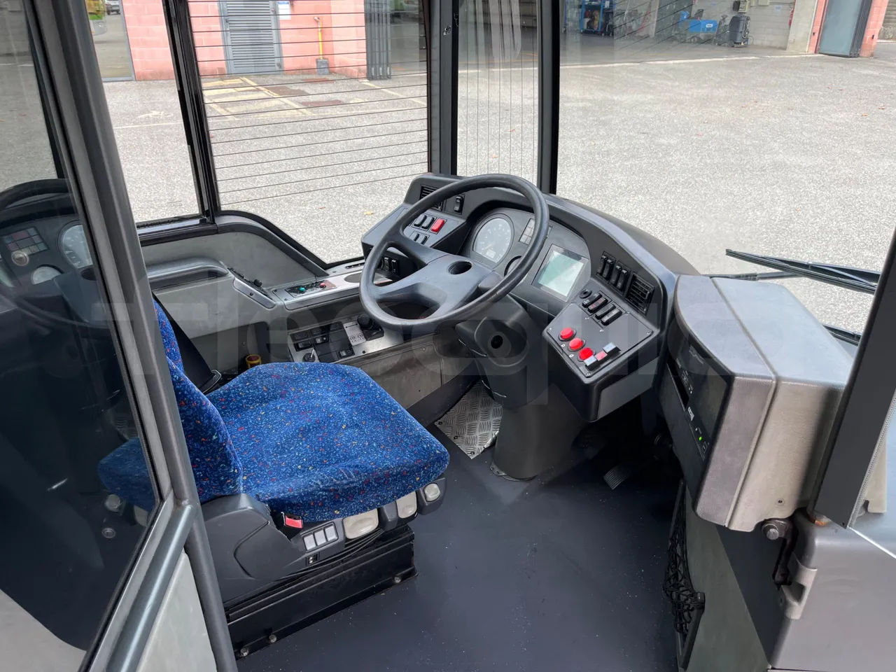 Mercedes-Benz O 530 G- 3P - Euro5 - 260kW - 17.940mt - buttons panels on