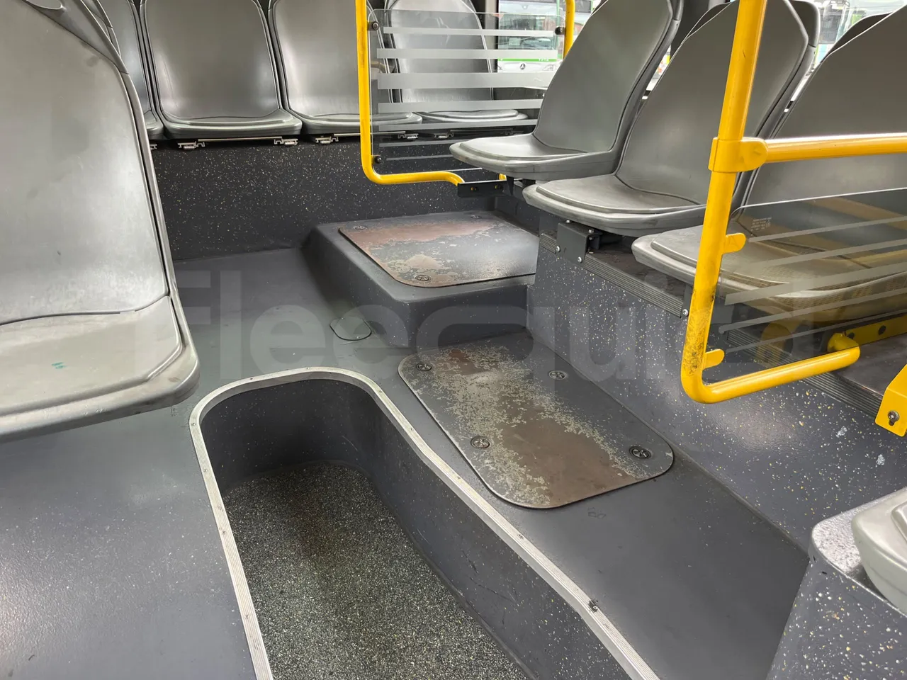 Mercedes-Benz O 530 G- 3P - Euro5 - 260kW - 17.940mt - floor hatches photo