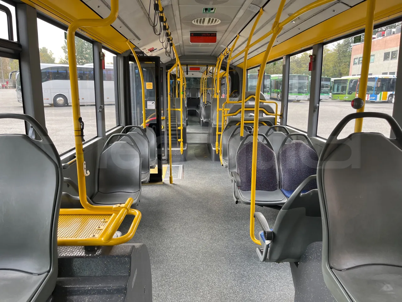 Mercedes-Benz O 530 G- 3P - Euro5 - 260kW - 17.940mt - interior reverse seats driver height