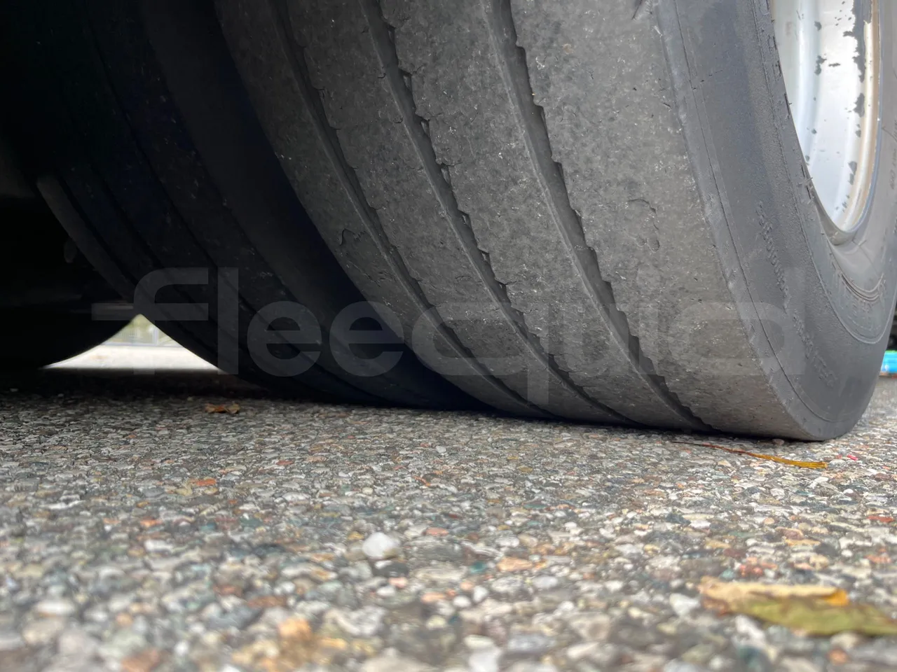 Mercedes-Benz O 530 G- 3P - Euro5 - 260kW - 17.940mt - tread condition front tires left