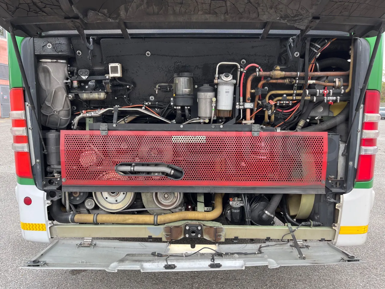 Mercedes-Benz O 530 G- 3P - Euro5 - 260kW - 17.940mt - rear hatch open