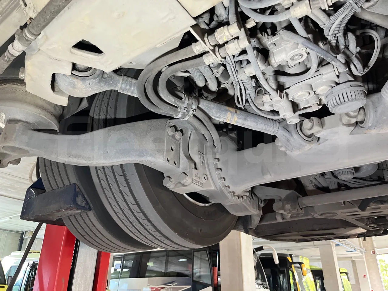 Mercedes-Benz O 530 G- 3P - Euro5 - 260kW - 17.940mt - axle 3 right side