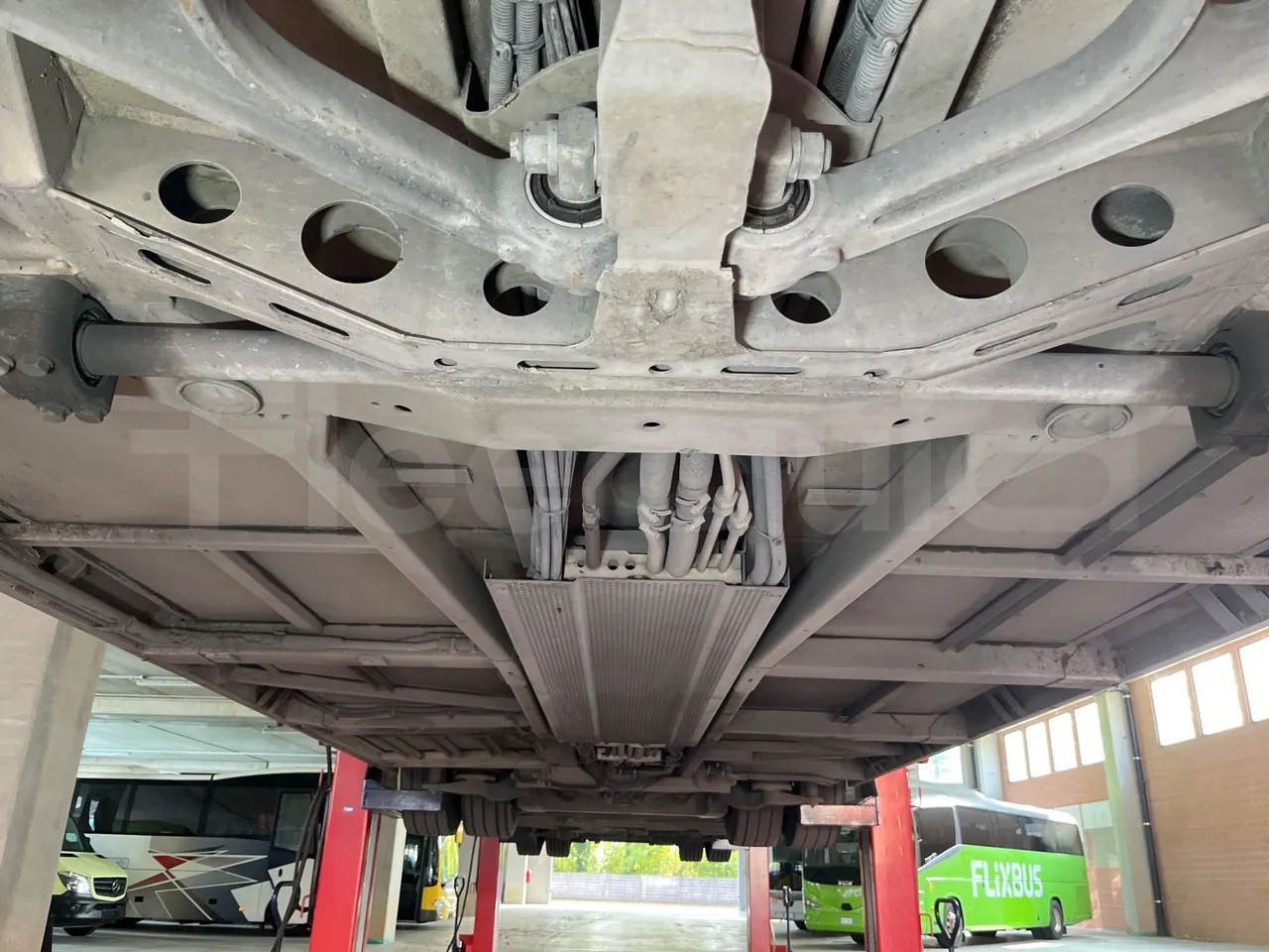 Mercedes-Benz O 530 G- 3P - Euro5 - 260kW - 17.940mt - central undercarriage photo