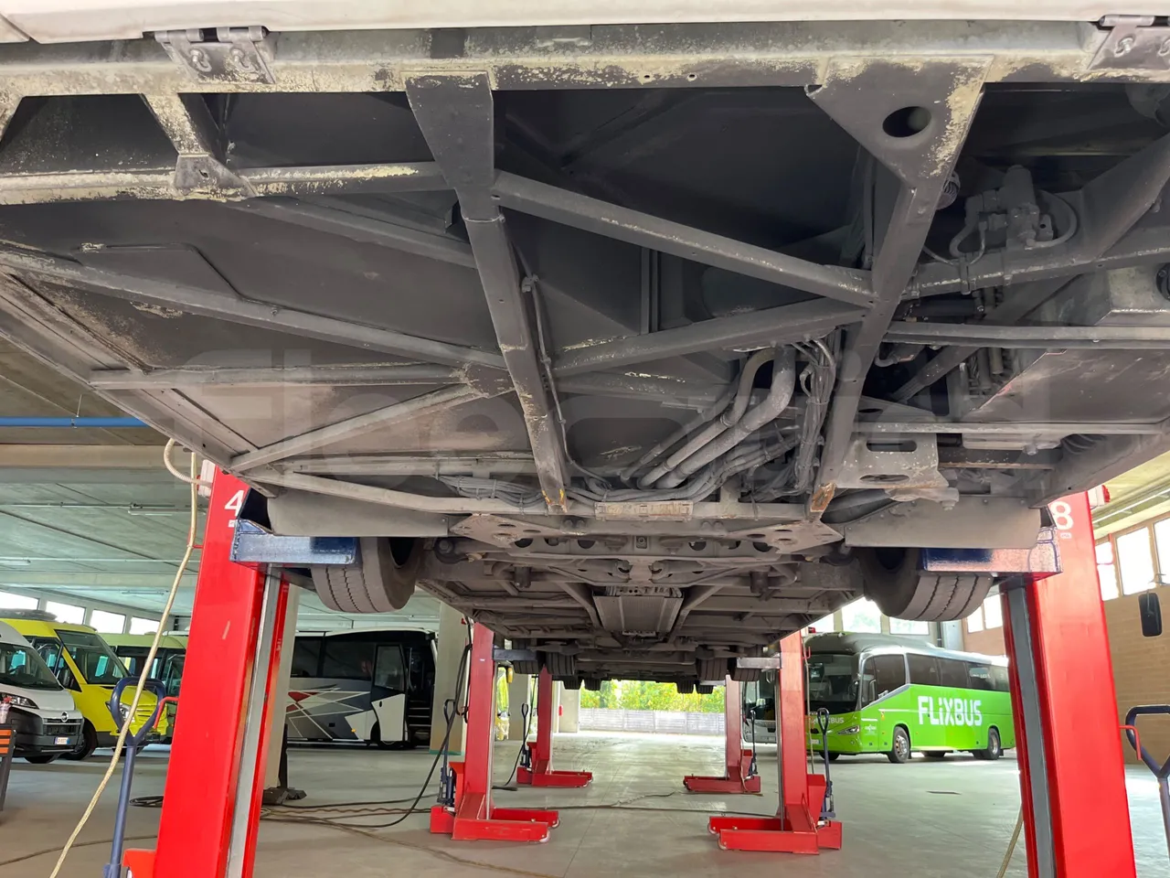 Mercedes-Benz O 530 G- 3P - Euro5 - 260kW - 17.940mt - front undercarriage from front