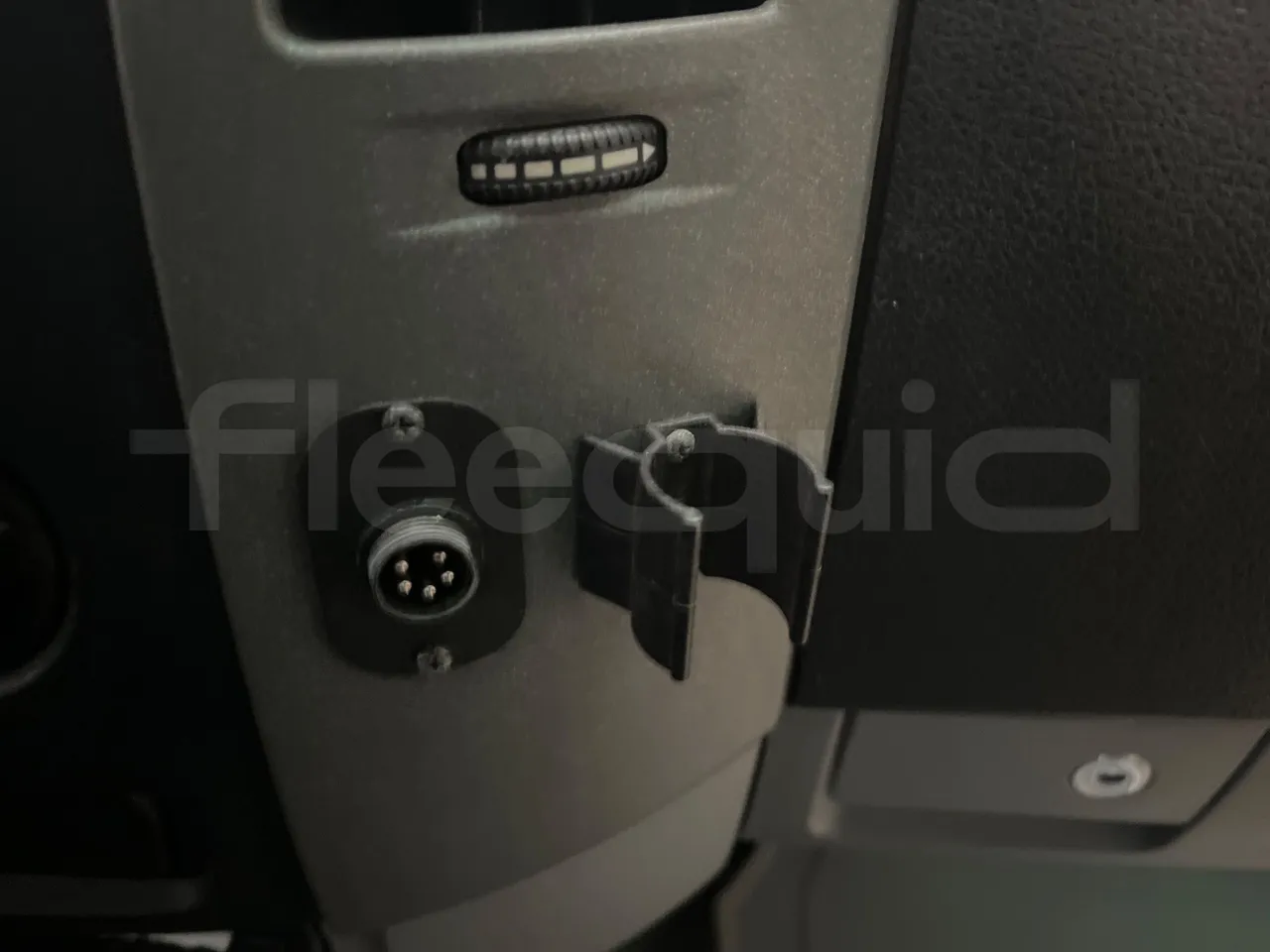 Mercedes-Benz Sprinter Strada -  EUR5 - 140kW - 7.34m - hostes microphone accessories photo