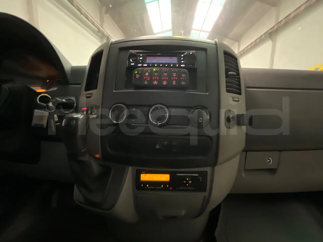 Mercedes-Benz Sprinter Strada -  EUR5 - 140kW - 7.34m - radio accessories photo