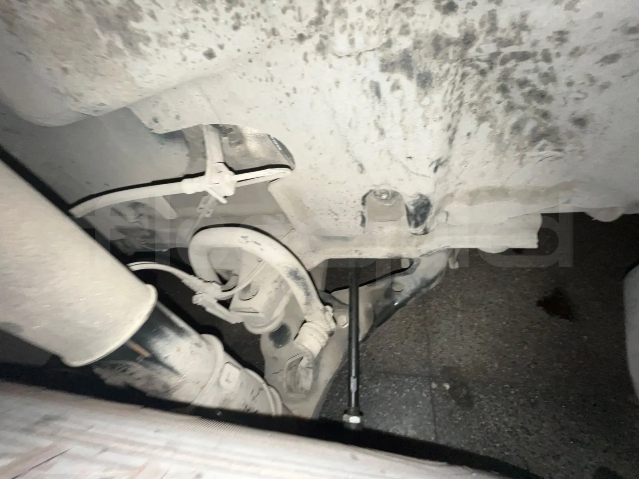 Mercedes-Benz Sprinter Strada -  EUR5 - 140kW - 7.34m - front shock absorbers right