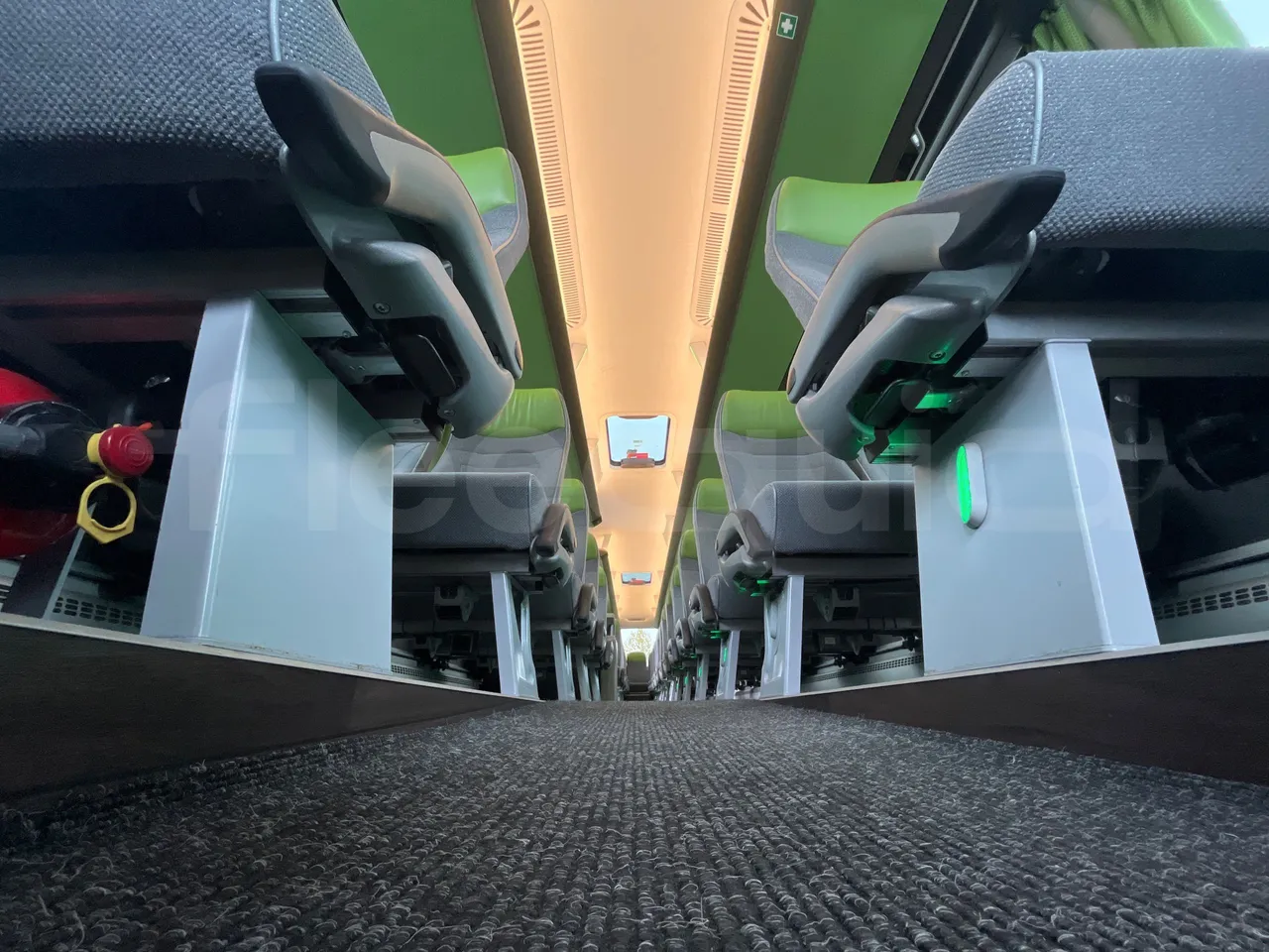 Neoplan Tourliner L  L -  Euro6 - 338 Kw - 13.913 - seat brackets photo