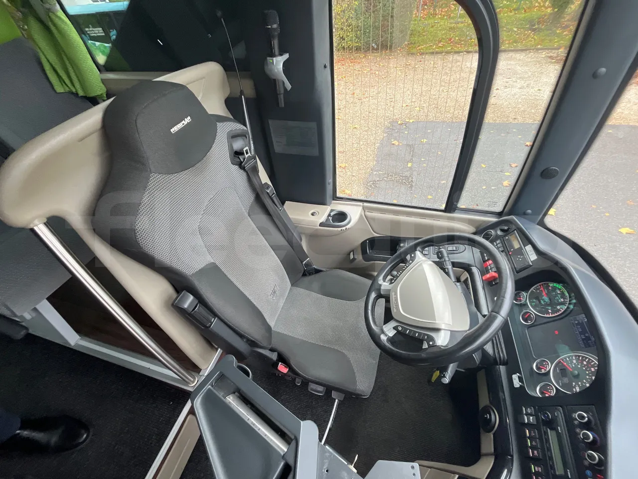Neoplan Tourliner L  L -  Euro6 - 338 Kw - 13.913 - driver's seat photo