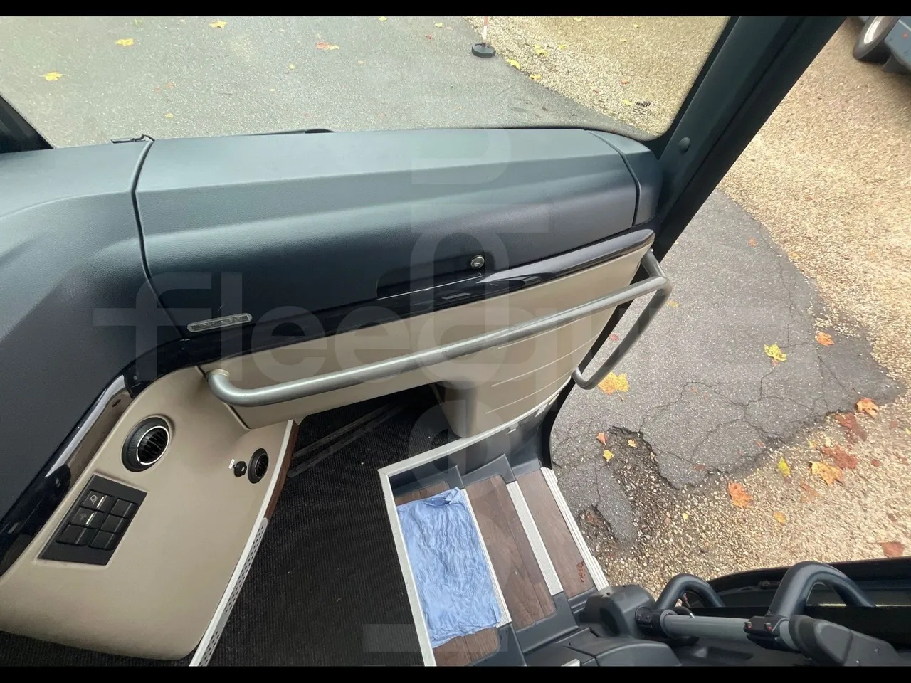 Neoplan Tourliner L  L -  Euro6 - 338 Kw - 13.913 - handrails photo