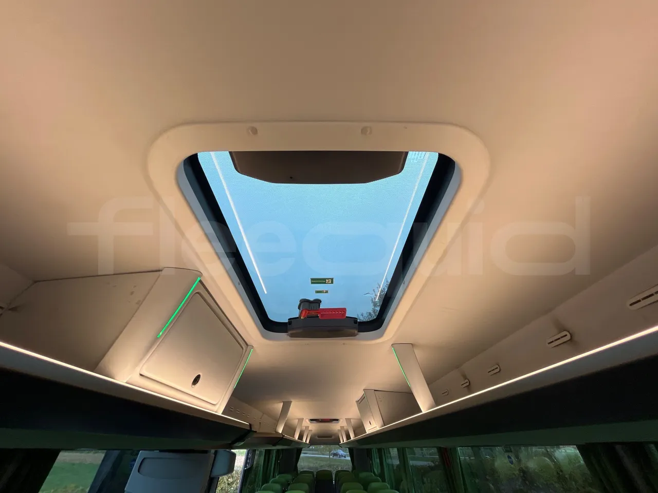 Neoplan Tourliner L  L -  Euro6 - 338 Kw - 13.913 - roof hatch 1
