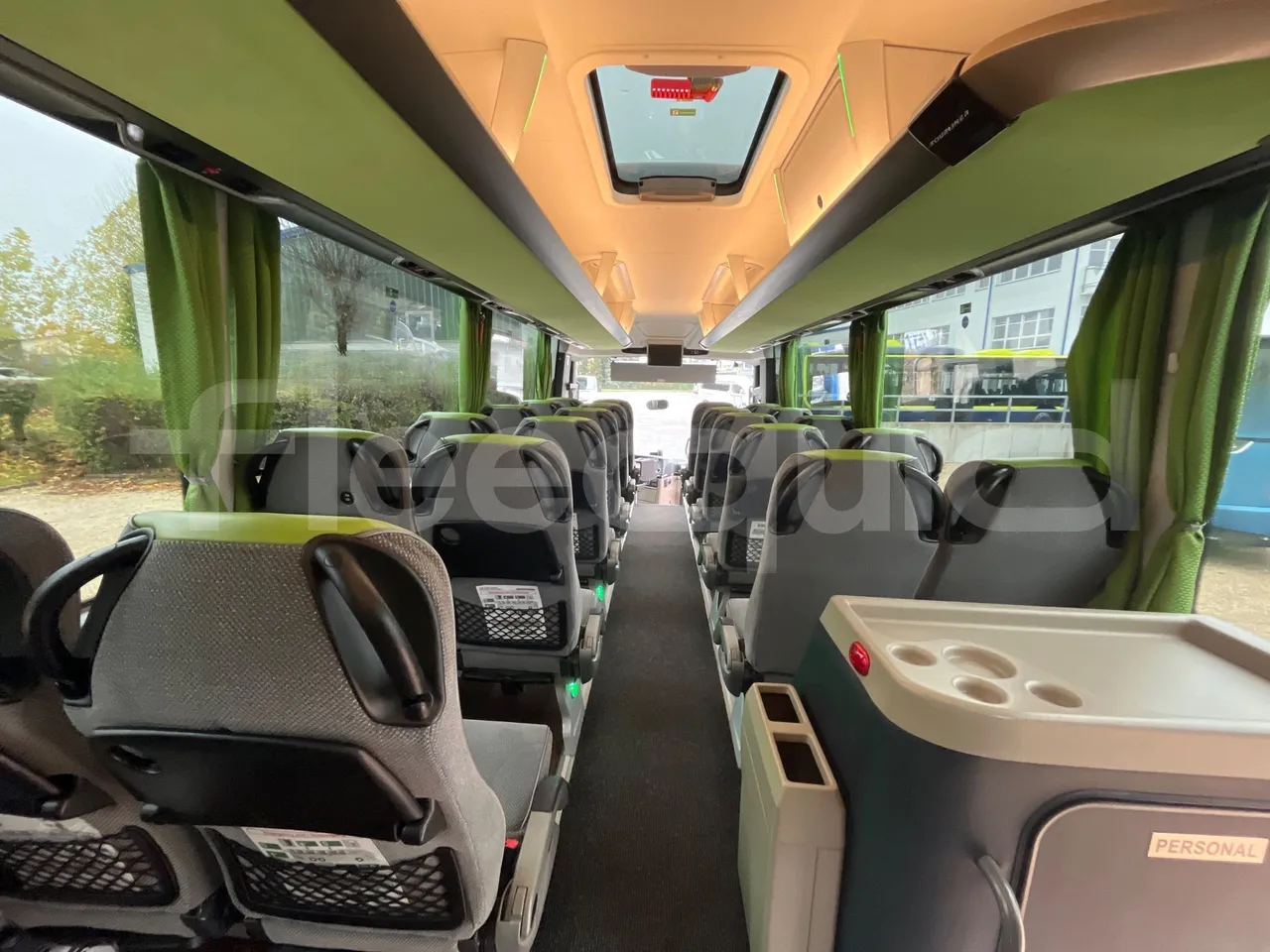 Neoplan Tourliner L  L -  Euro6 - 338 Kw - 13.913 - forward view middle aisle