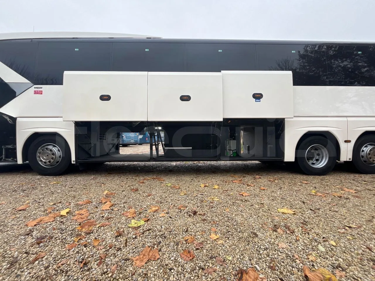 Neoplan Tourliner L  L -  Euro6 - 338 Kw - 13.913 - luggage rack photo
