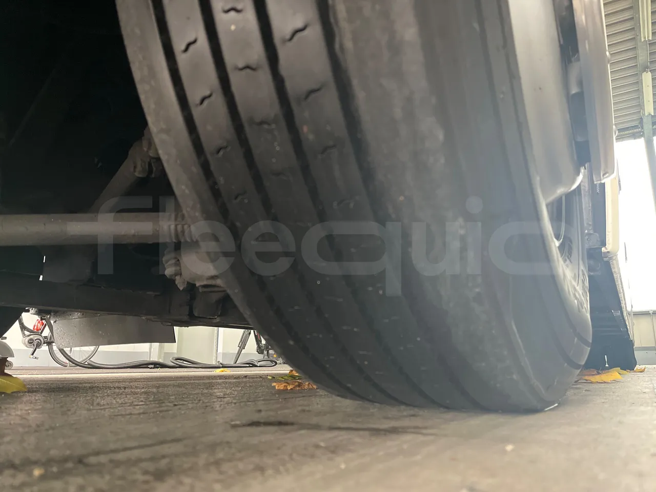 Neoplan Tourliner L  L -  Euro6 - 338 Kw - 13.913 - tread condition front tires left