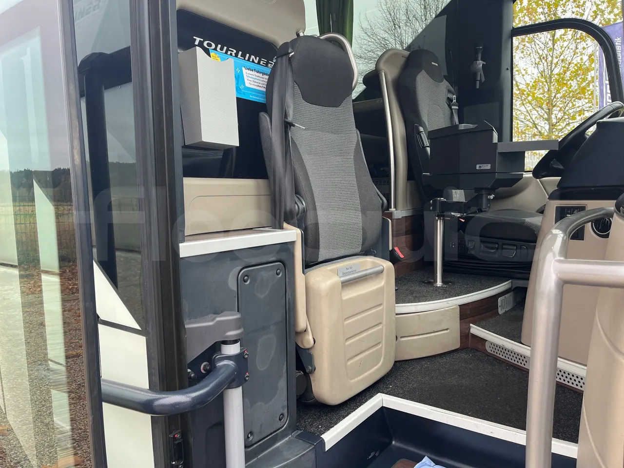 Neoplan Tourliner L  L -  Euro6 - 338 Kw - 13.913 - hostess seat photo
