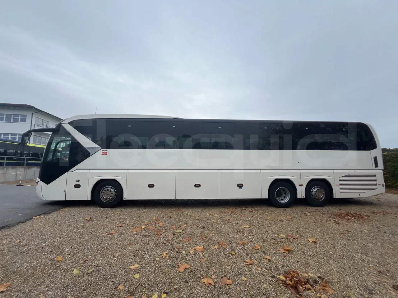 Neoplan Tourliner L  L -  Euro6 - 338 Kw - 13.913 - left side photo