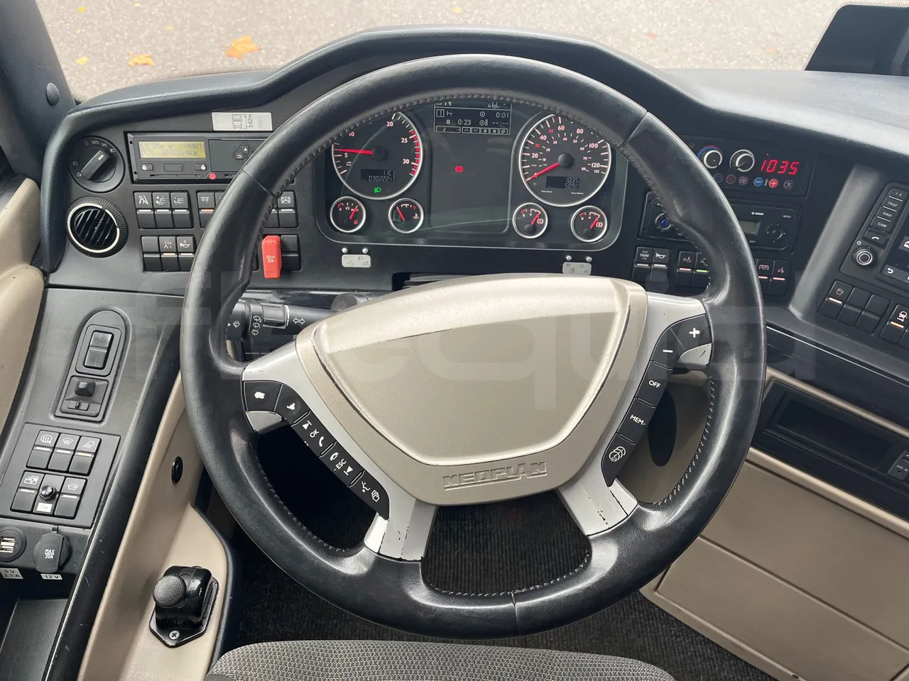 Neoplan Tourliner L  L -  Euro6 - 338 Kw - 13.913 - steering wheel photo