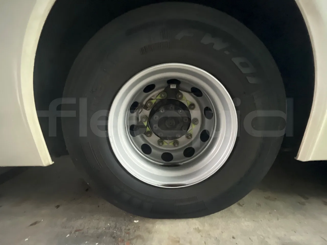 Neoplan Tourliner L  L -  Euro6 - 338 Kw - 13.913 - rear left tire photo