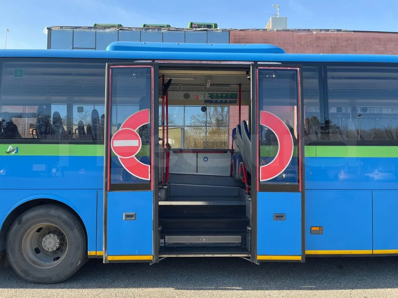 Mercedes-Benz Integro E5 4 - Euro5 - 220kW - 12.140mt - front door 3 open