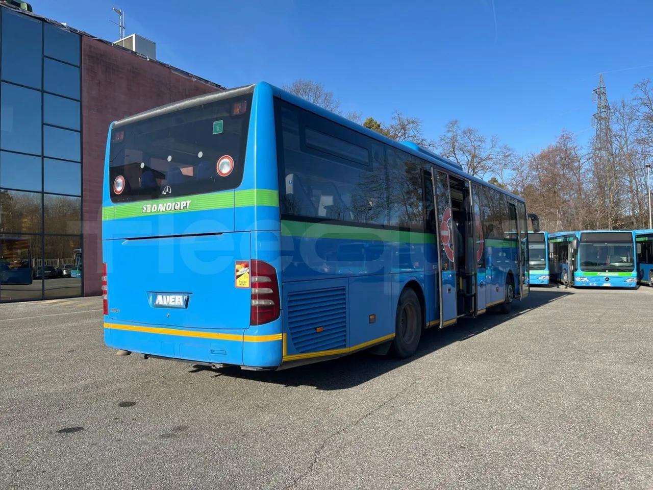 Mercedes-Benz Integro E5 4 - Euro5 - 220kW - 12.140mt - 3/4 right rear doors open