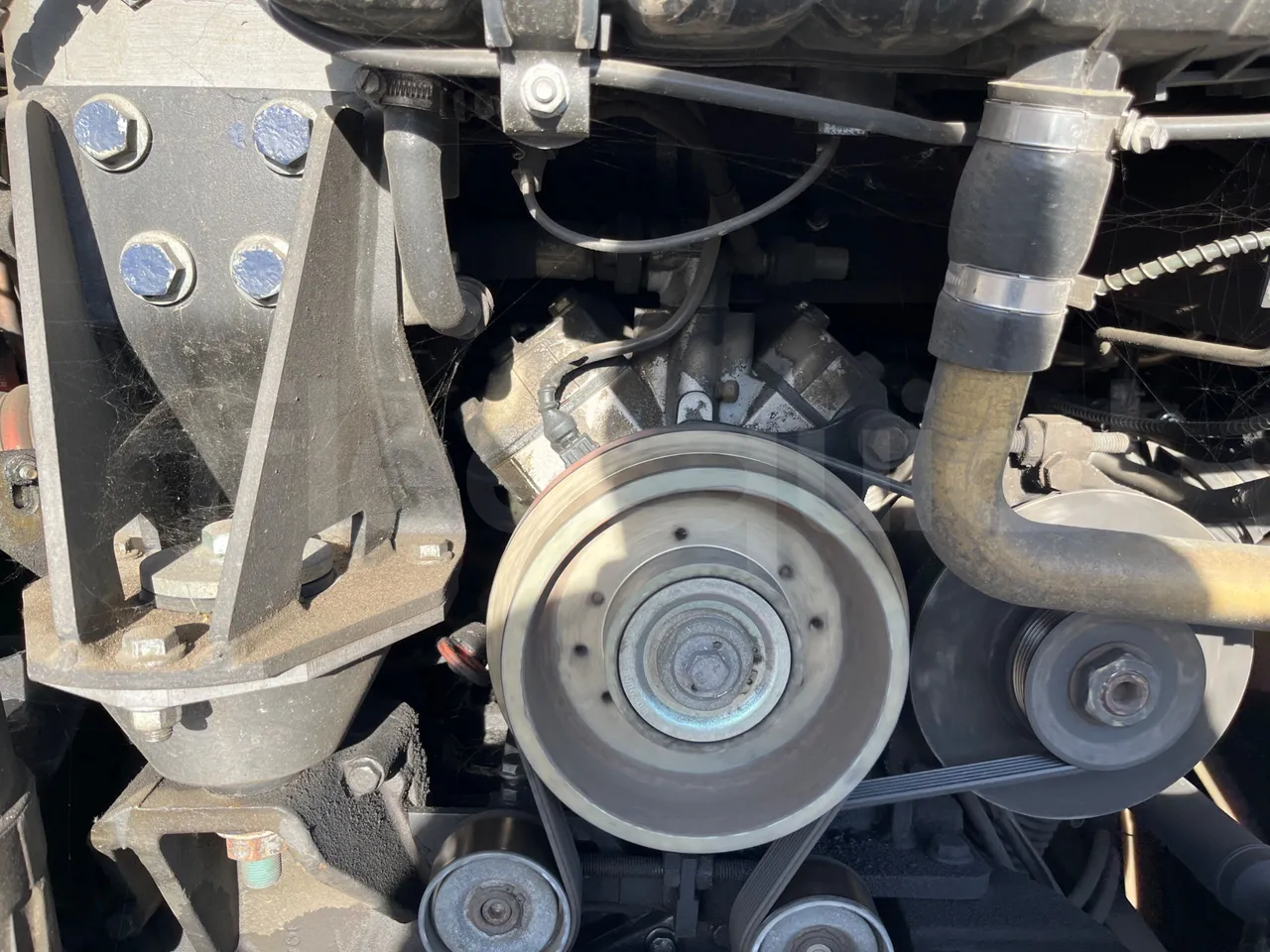 Mercedes-Benz Integro E5 4 - Euro5 - 220kW - 12.140mt - air conditioning compressor