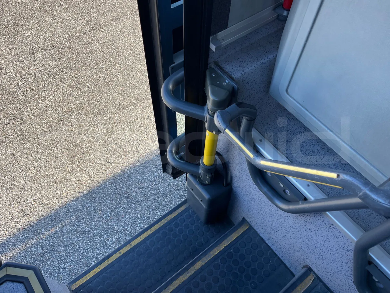 Mercedes-Benz Integro E5 4 - Euro5 - 220kW - 12.140mt - door mechanism photo