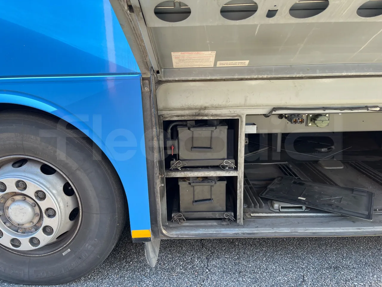 Mercedes-Benz Integro E5 4 - Euro5 - 220kW - 12.140mt - external compartments photo