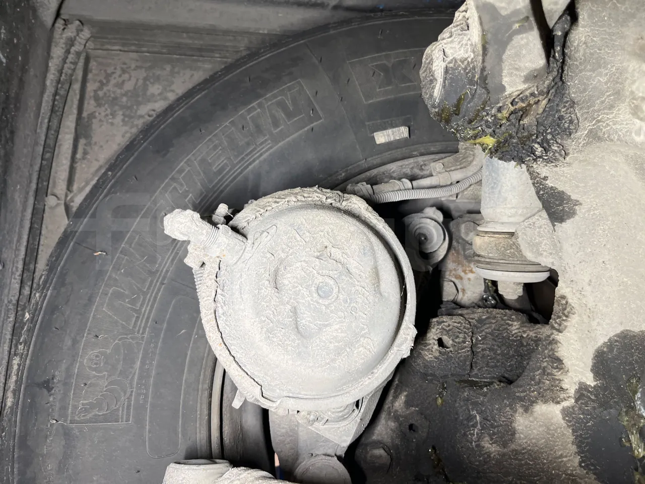 Mercedes-Benz Integro E5 4 - Euro5 - 220kW - 12.140mt - front brake calipers right