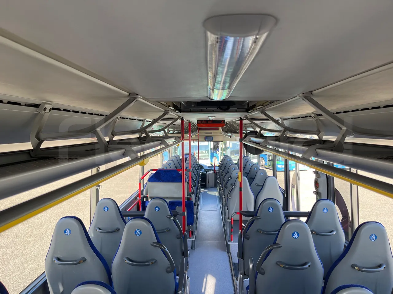 Mercedes-Benz Integro E5 4 - Euro5 - 220kW - 12.140mt - overhead compartments photo