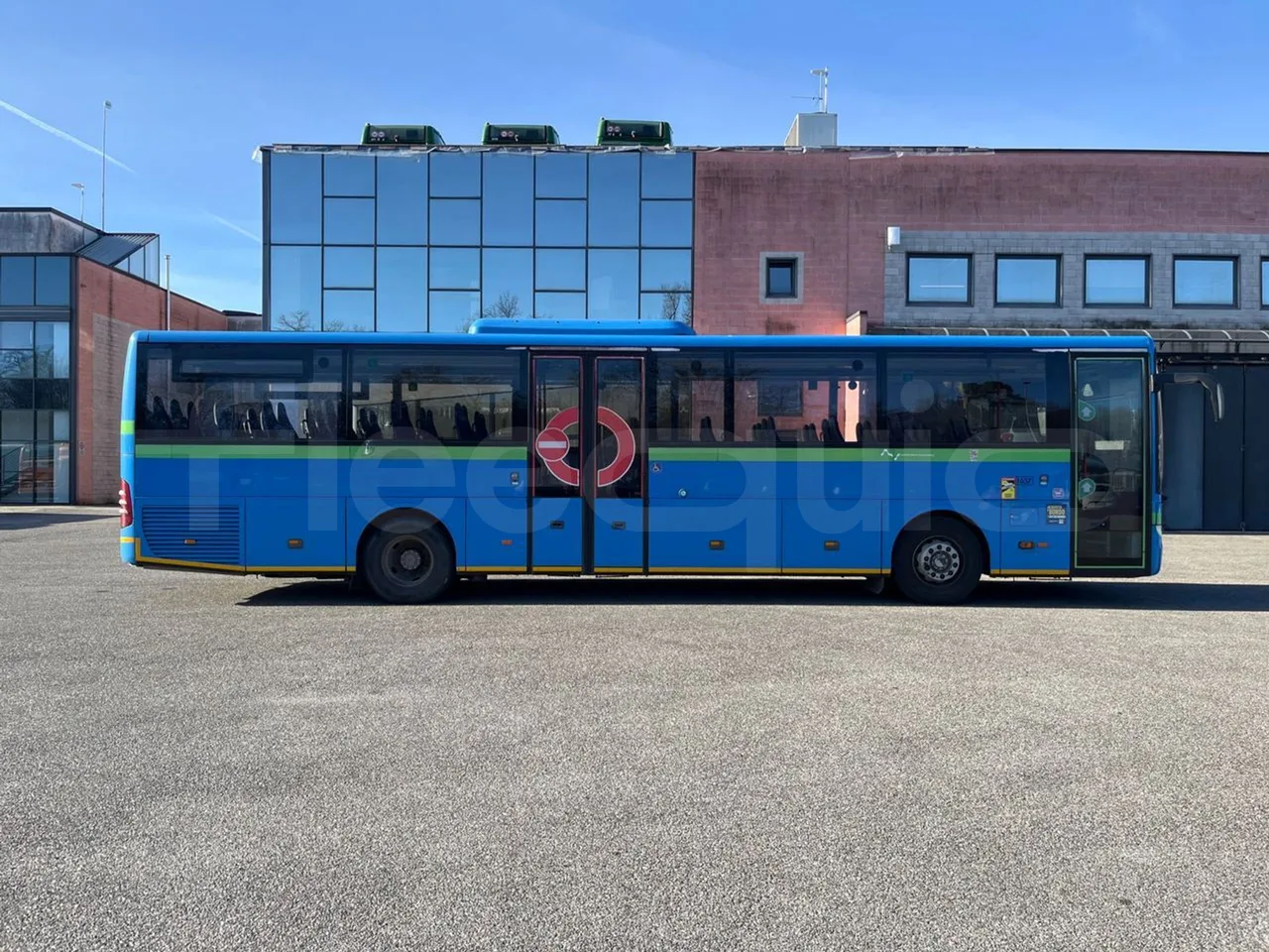 Mercedes-Benz Integro E5 4 - Euro5 - 220kW - 12.140mt - right side doors closed